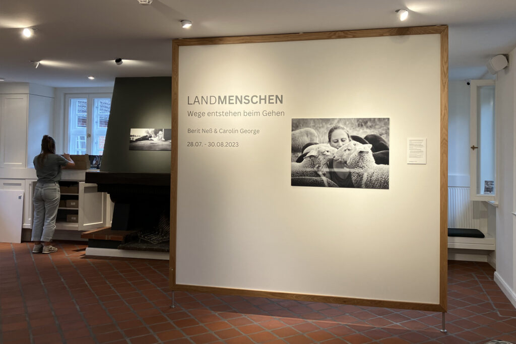 Ausstellung Landmenschen von kreativ-kontor im Glockenhof Lüneburg 2023